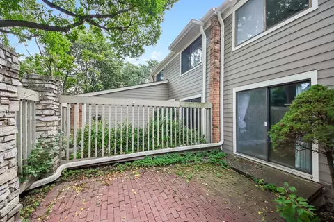Exterior - 105 W Dover Dr, Mount Prospect, IL 60056 photo 3 of 12