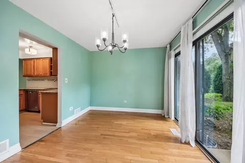 Dining - 105 W Dover Dr, Mount Prospect, IL 60056 photo 1 of 1