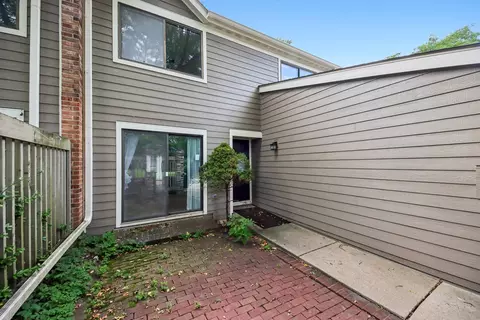 Exterior - 105 W Dover Dr, Mount Prospect, IL 60056 photo 4 of 12