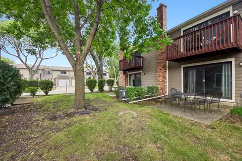 Exterior - 105 W Dover Dr, Mount Prospect, IL 60056 photo 7 of 12