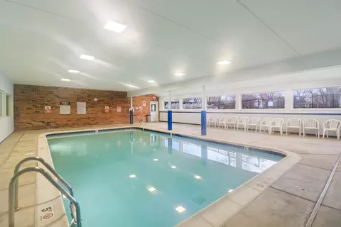 Exterior - 105 W Dover Dr, Mount Prospect, IL 60056 photo 11 of 12