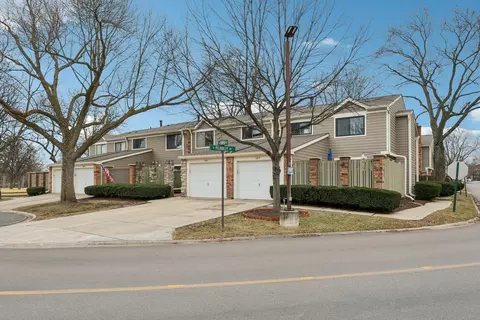 Other - 105 W Dover Dr, Mount Prospect, IL 60056 photo 1 of 11