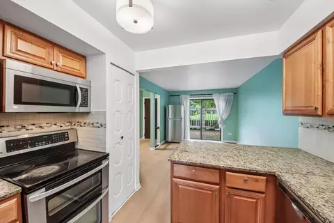 Kitchen - 105 W Dover Dr, Mount Prospect, IL 60056 photo 3 of 3