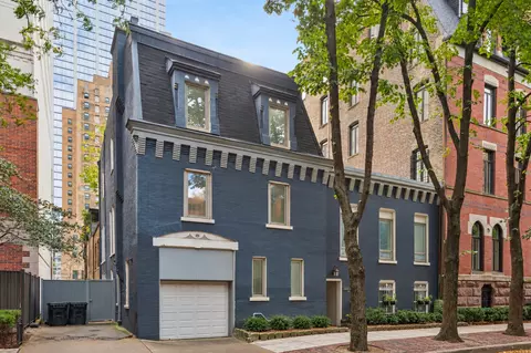 29 W Chestnut St #5A, Chicago, IL 60610