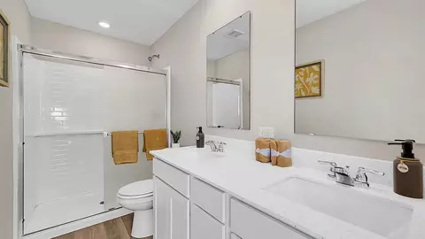 Bath - 1307 Foxglove Dr, Bartlett, IL 60103 photo 3 of 3