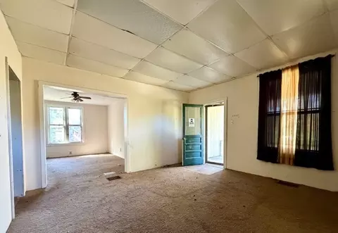 Living - 711 Wisely St, Murphysboro, IL 62966 photo 2 of 4
