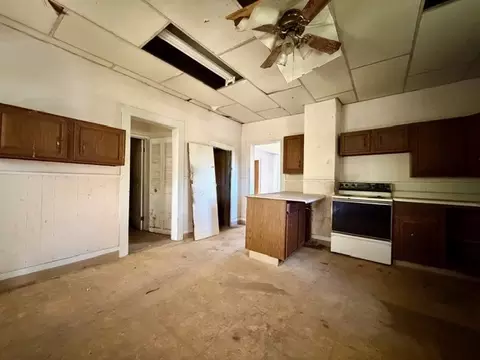 Kitchen - 711 Wisely St, Murphysboro, IL 62966 photo 2 of 2