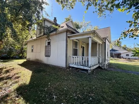 Exterior - 711 Wisely St, Murphysboro, IL 62966 photo 3 of 5