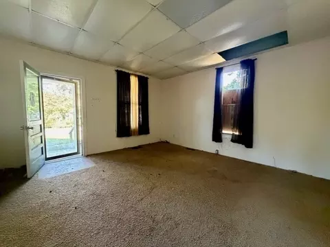 Living - 711 Wisely St, Murphysboro, IL 62966 photo 1 of 4