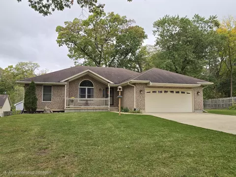 330 Kirkwood Ave, Winthrop Harbor, IL 60096