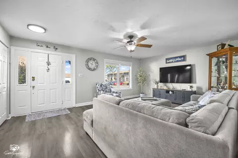 Entry Way - 8 Washington Ct, Plainfield, IL 60544 photo 1 of 1