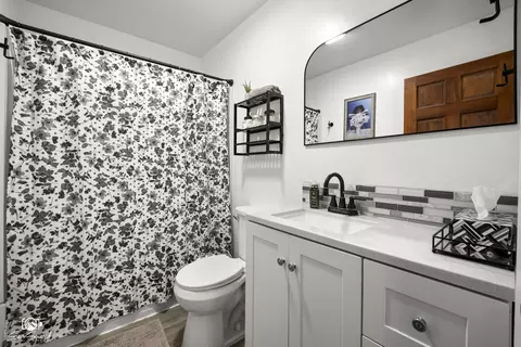Bath - 8 Washington Ct, Plainfield, IL 60544 photo 2 of 3