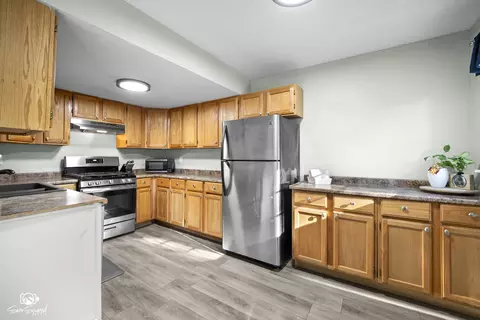 Kitchen - 8 Washington Ct, Plainfield, IL 60544 photo 2 of 2
