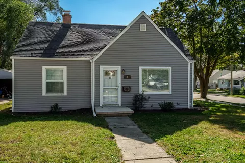 803 River Ln, Loves Park, IL 61111
