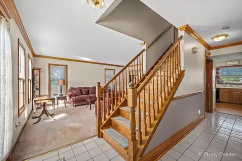 Entry Way - 765 Crest Dr, Cary, IL 60013 photo 2 of 5