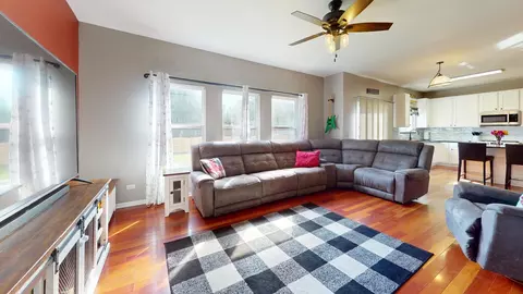 Living - 31601 N Pineview Blvd, Lakemoor, IL 60051 photo 2 of 2