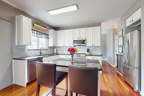 Kitchen - 31601 N Pineview Blvd, Lakemoor, IL 60051 photo 3 of 4