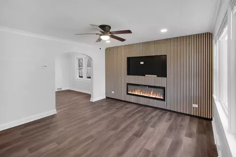 Living - 605 E 88th Pl, Chicago, IL 60619 photo 2 of 6