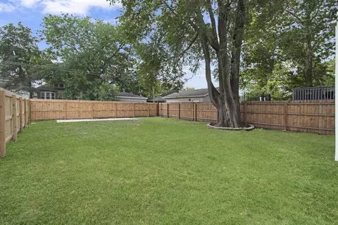 Exterior - 605 E 88th Pl, Chicago, IL 60619 photo 3 of 4
