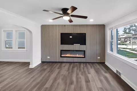 Living - 605 E 88th Pl, Chicago, IL 60619 photo 3 of 6