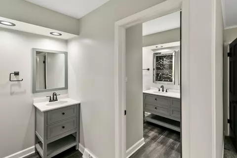 Bath - 30 Strauss Ln, Olympia Fields, IL 60461 photo 3 of 8