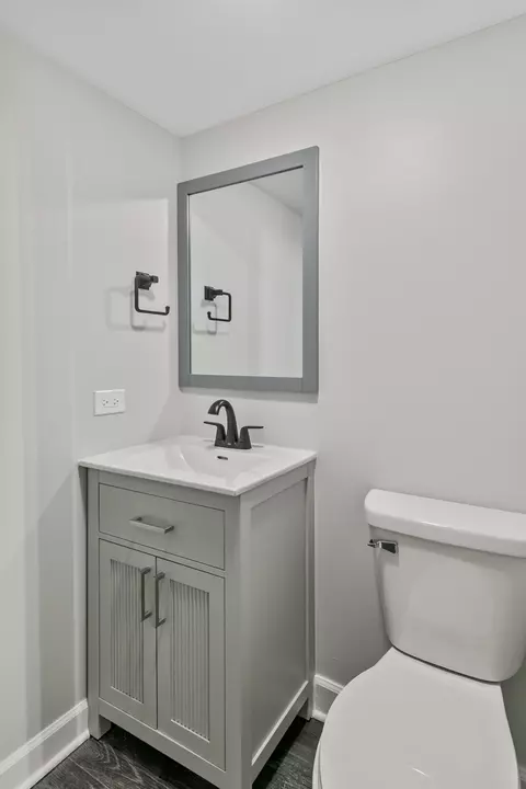 Bath - 30 Strauss Ln, Olympia Fields, IL 60461 photo 8 of 8