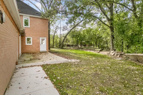 Exterior - 30 Strauss Ln, Olympia Fields, IL 60461 photo 5 of 5