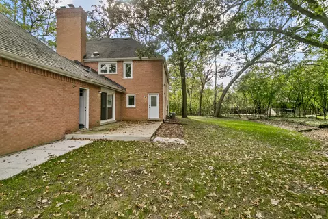 Exterior - 30 Strauss Ln, Olympia Fields, IL 60461 photo 3 of 5