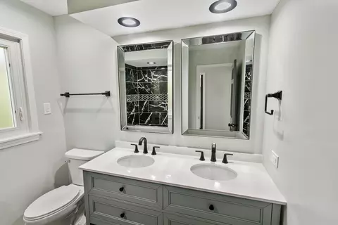 Bath - 30 Strauss Ln, Olympia Fields, IL 60461 photo 4 of 8