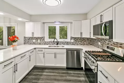 Kitchen - 30 Strauss Ln, Olympia Fields, IL 60461 photo 1 of 3