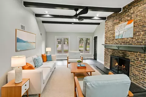 Living - 30 Strauss Ln, Olympia Fields, IL 60461 photo 4 of 5