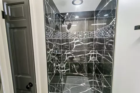 Bath - 30 Strauss Ln, Olympia Fields, IL 60461 photo 2 of 8