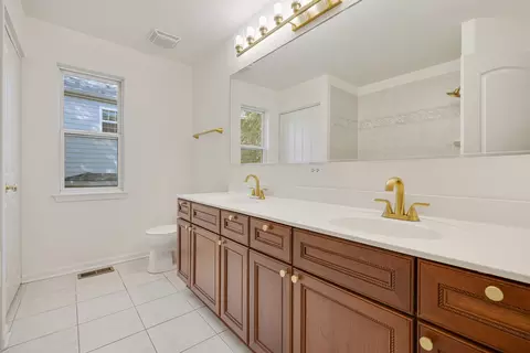 Bath - 205 Regency Dr, Bartlett, IL 60103 photo 4 of 5