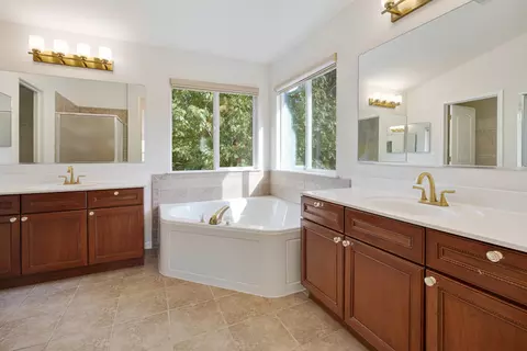 Bath - 205 Regency Dr, Bartlett, IL 60103 photo 2 of 5