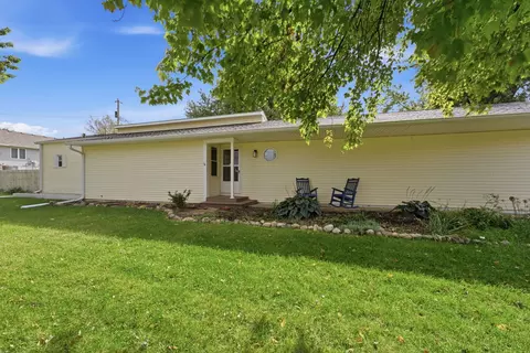 3775 29th St, Bettendorf, IA 52722