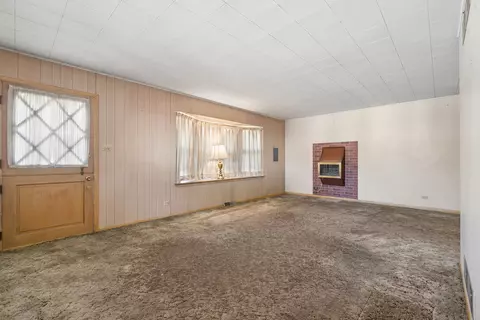Living - 2921 S 10th Ave, Broadview, IL 60155 photo 3 of 5
