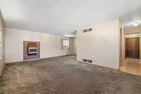 Living - 2921 S 10th Ave, Broadview, IL 60155 photo 4 of 5