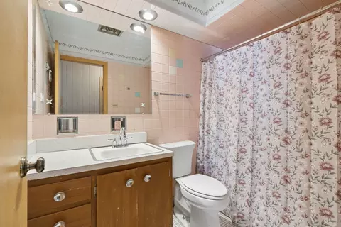 Bath - 2921 S 10th Ave, Broadview, IL 60155 photo 1 of 2