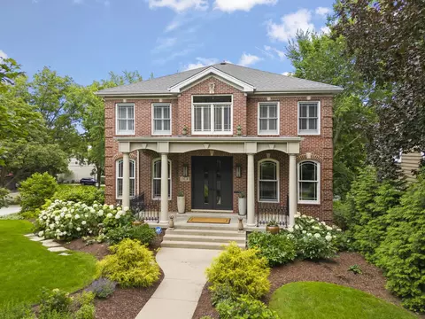 26 N Julian St, Naperville, IL 60540