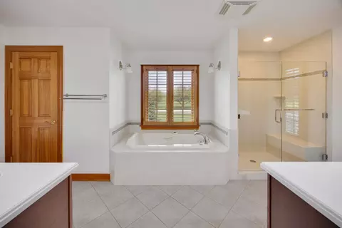 Bath - 3916 Windmere Ln, Johnsburg, IL 60051 photo 2 of 6