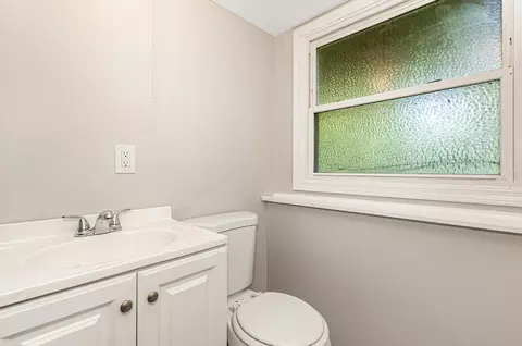 Bath - 3510 Chestnut Dr, Hazel Crest, IL 60429 photo 3 of 3