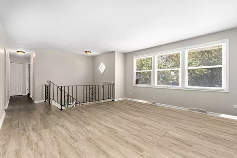 Living - 3510 Chestnut Dr, Hazel Crest, IL 60429 photo 1 of 5