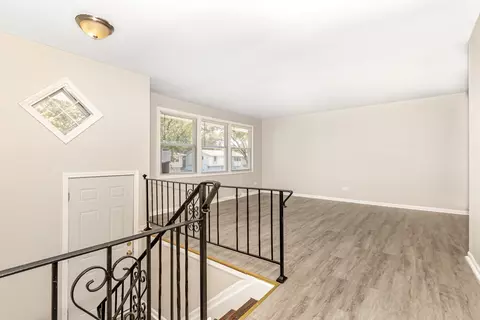 Living - 3510 Chestnut Dr, Hazel Crest, IL 60429 photo 3 of 5