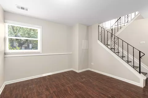 Living - 3510 Chestnut Dr, Hazel Crest, IL 60429 photo 4 of 5
