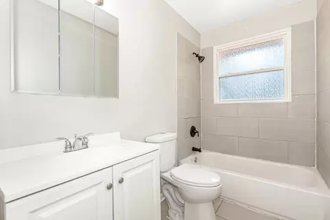 Bath - 3510 Chestnut Dr, Hazel Crest, IL 60429 photo 1 of 3