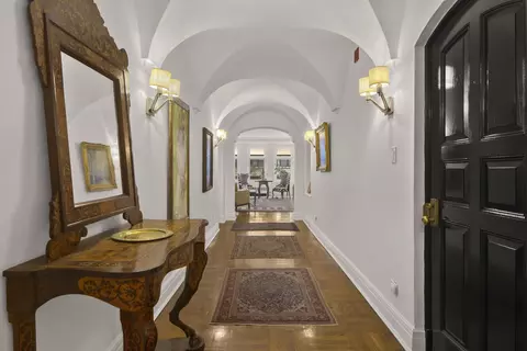 Entry Way - 222 E Chestnut St #5B, Chicago, IL 60611 photo 2 of 2