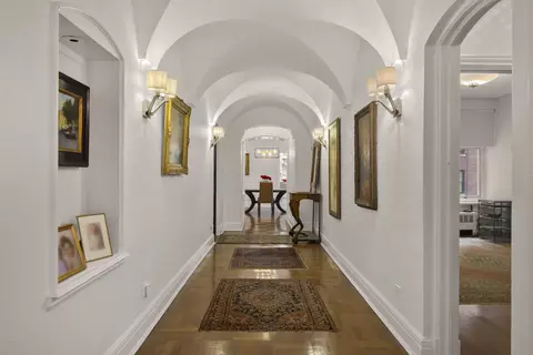 Entry Way - 222 E Chestnut St #5B, Chicago, IL 60611 photo 1 of 2