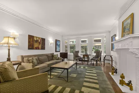 Living - 222 E Chestnut St #5B, Chicago, IL 60611 photo 1 of 3