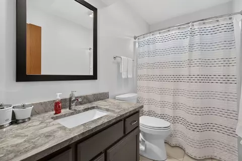 Bath - 2214 Stonehaven Dr, Plainfield, IL 60586 photo 3 of 5