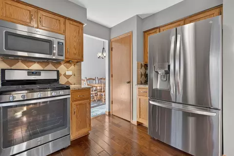 Kitchen - 2214 Stonehaven Dr, Plainfield, IL 60586 photo 3 of 5